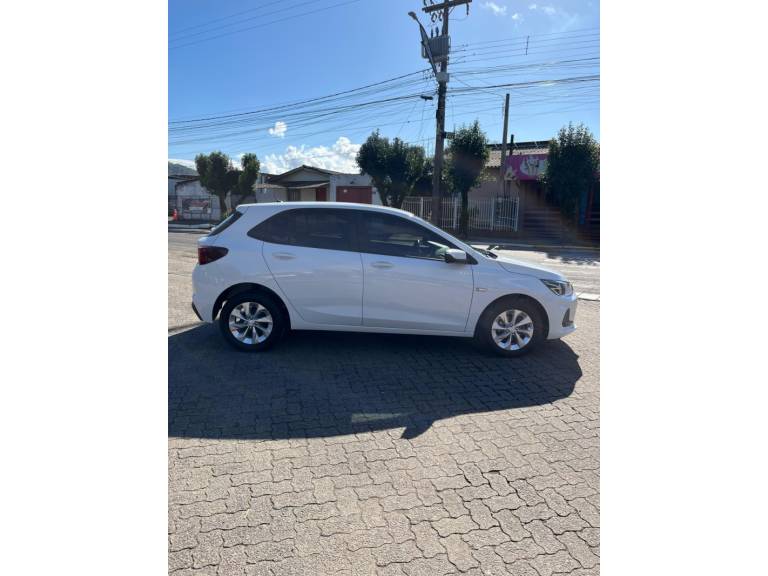 CHEVROLET - ONIX - 2022/2023 - Branca - R$ 79.900,00