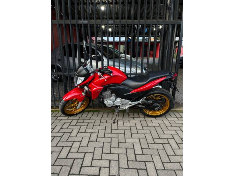 HONDA - CB 300R - 2015/2015 - Vermelha - R$ 19.900,00