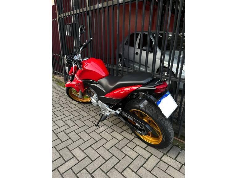 HONDA - CB 300R - 2015/2015 - Vermelha - R$ 19.900,00