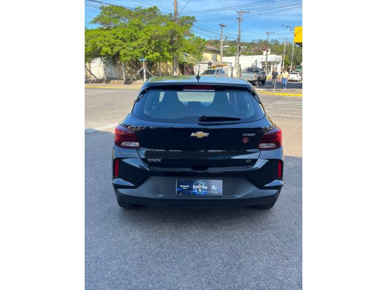 CHEVROLET - ONIX - 2021/2022 - Preta - R$ 75.900,00