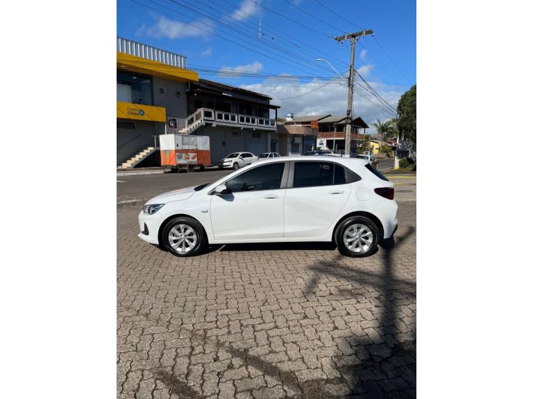 CHEVROLET - ONIX - 2022/2023 - Branca - R$ 79.900,00