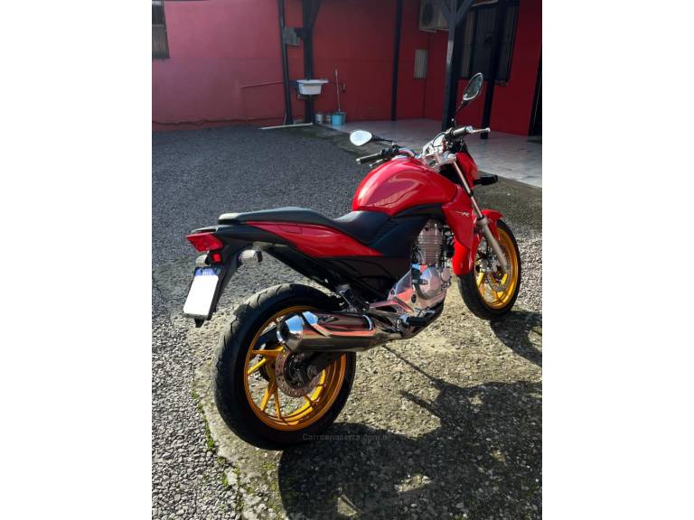 HONDA - CB 300R - 2015/2015 - Vermelha - R$ 19.900,00