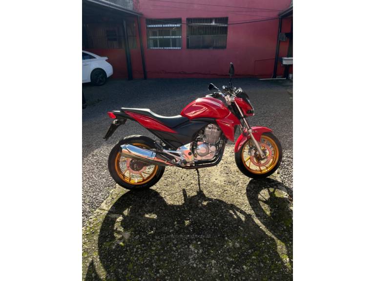 HONDA - CB 300R - 2015/2015 - Vermelha - R$ 19.000,00