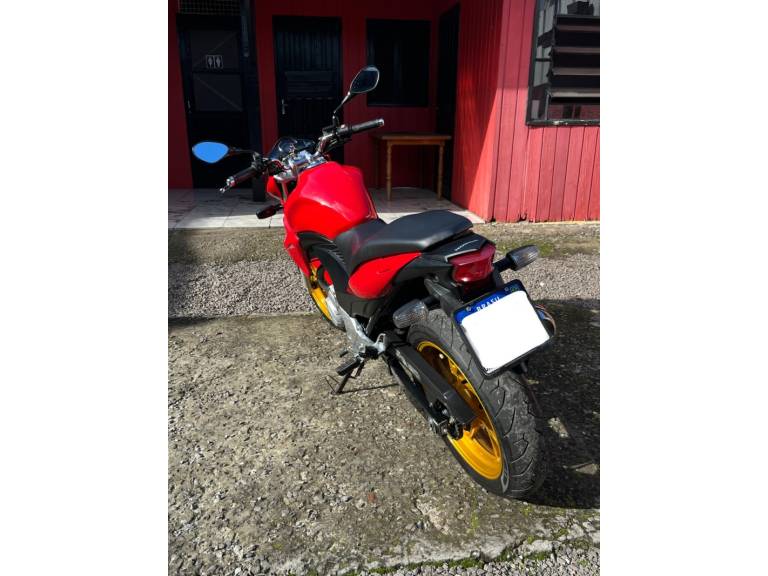 HONDA - CB 300R - 2015/2015 - Vermelha - R$ 19.000,00