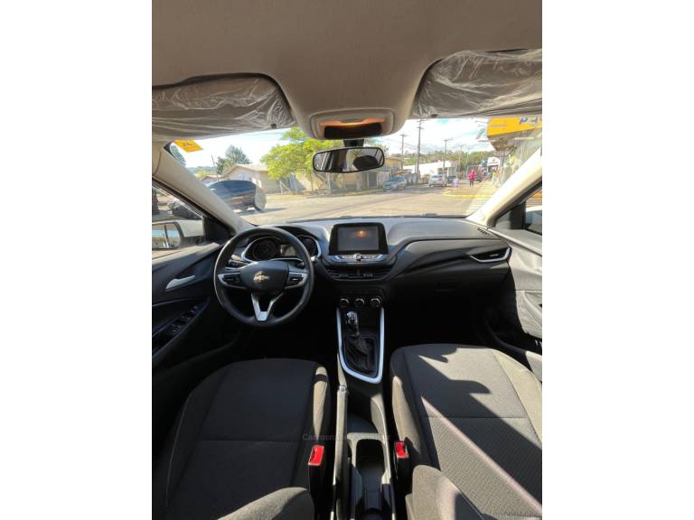CHEVROLET - ONIX - 2022/2023 - Branca - R$ 79.900,00