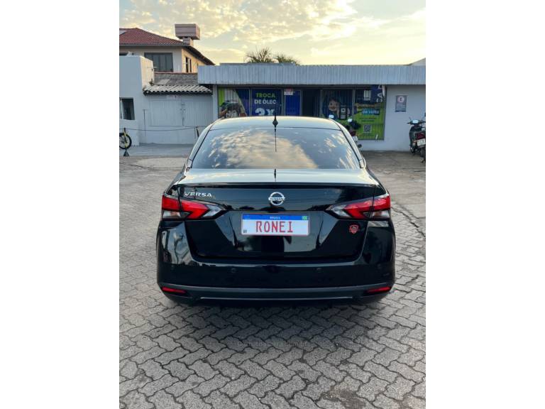 NISSAN - VERSA - 2021/2022 - Preta - R$ 84.900,00