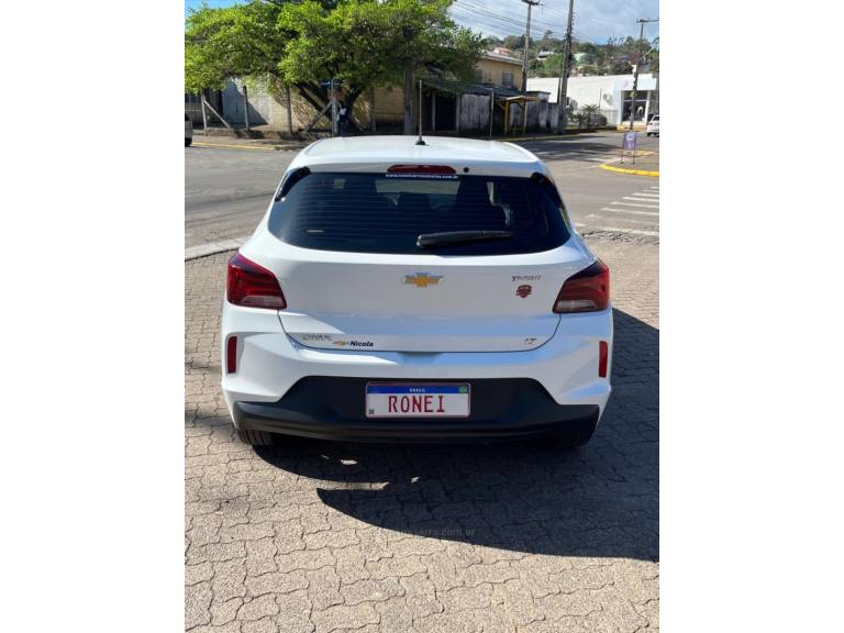 CHEVROLET - ONIX - 2022/2023 - Branca - R$ 79.900,00