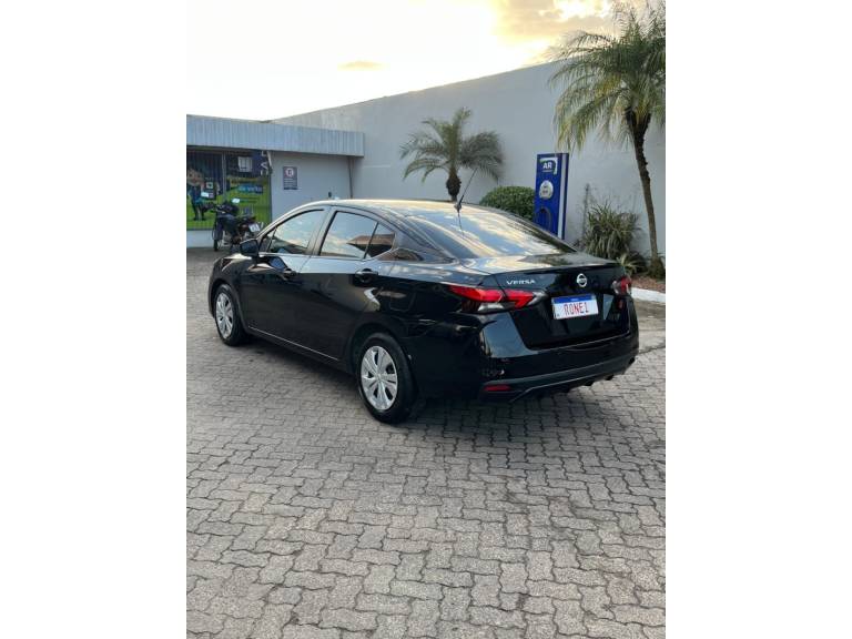 NISSAN - VERSA - 2021/2022 - Preta - R$ 84.900,00
