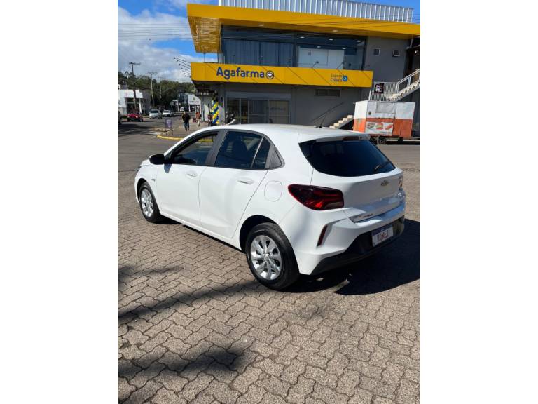 CHEVROLET - ONIX - 2022/2023 - Branca - R$ 79.900,00