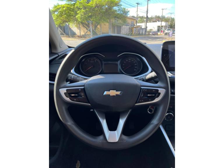CHEVROLET - ONIX - 2022/2023 - Branca - R$ 79.900,00