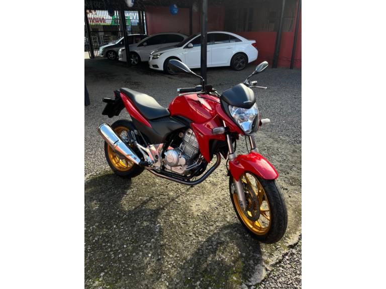 HONDA - CB 300R - 2015/2015 - Vermelha - R$ 19.900,00