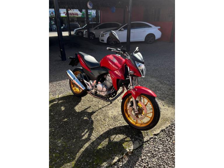 HONDA - CB 300R - 2015/2015 - Vermelha - R$ 19.000,00