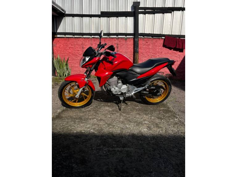 HONDA - CB 300R - 2015/2015 - Vermelha - R$ 19.900,00
