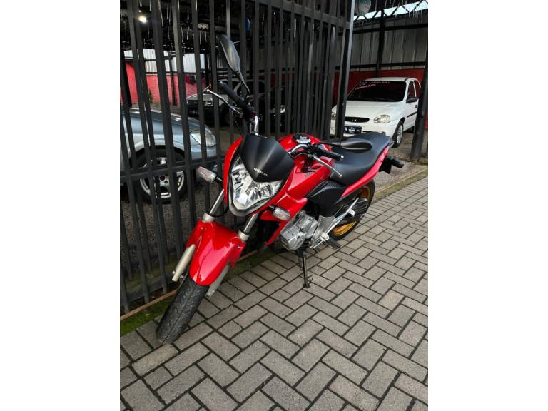 HONDA - CB 300R - 2015/2015 - Vermelha - R$ 19.900,00